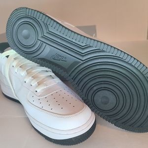 Air Force 1 white/black size 9.5
